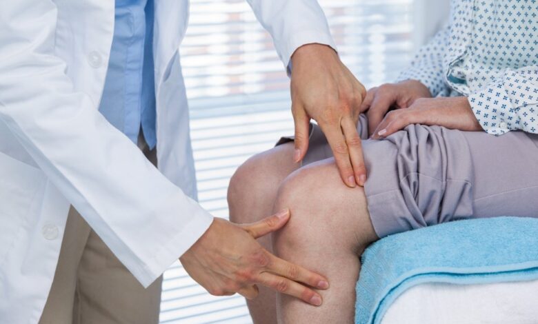 doctor examining patient knee 1 WingsMyPost